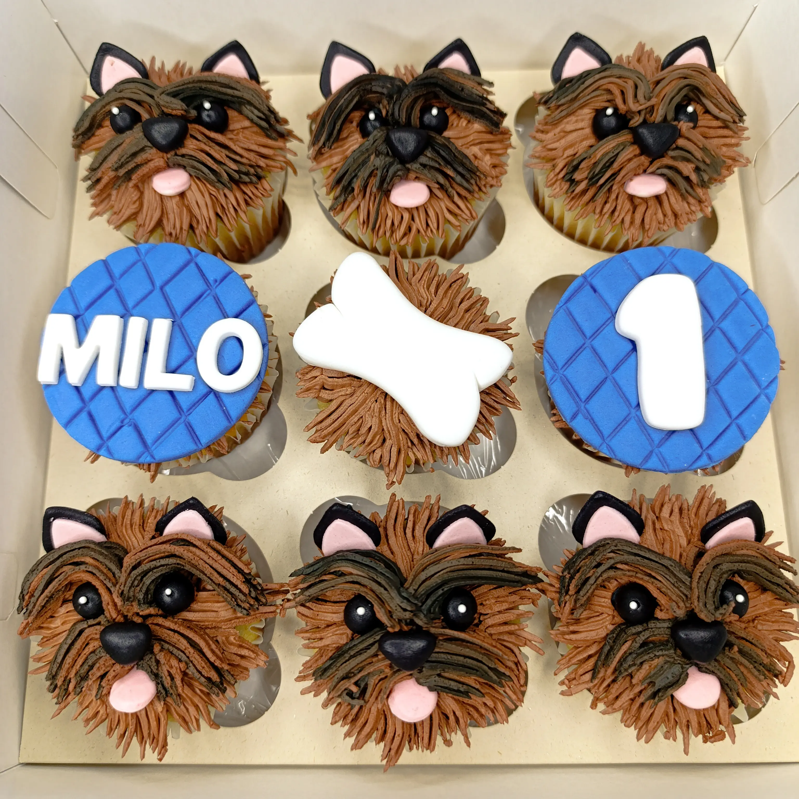 Cupcakes personalizados,decoracion Fondant y Crema, Elaborado por Pasteleria Capital Tarta 