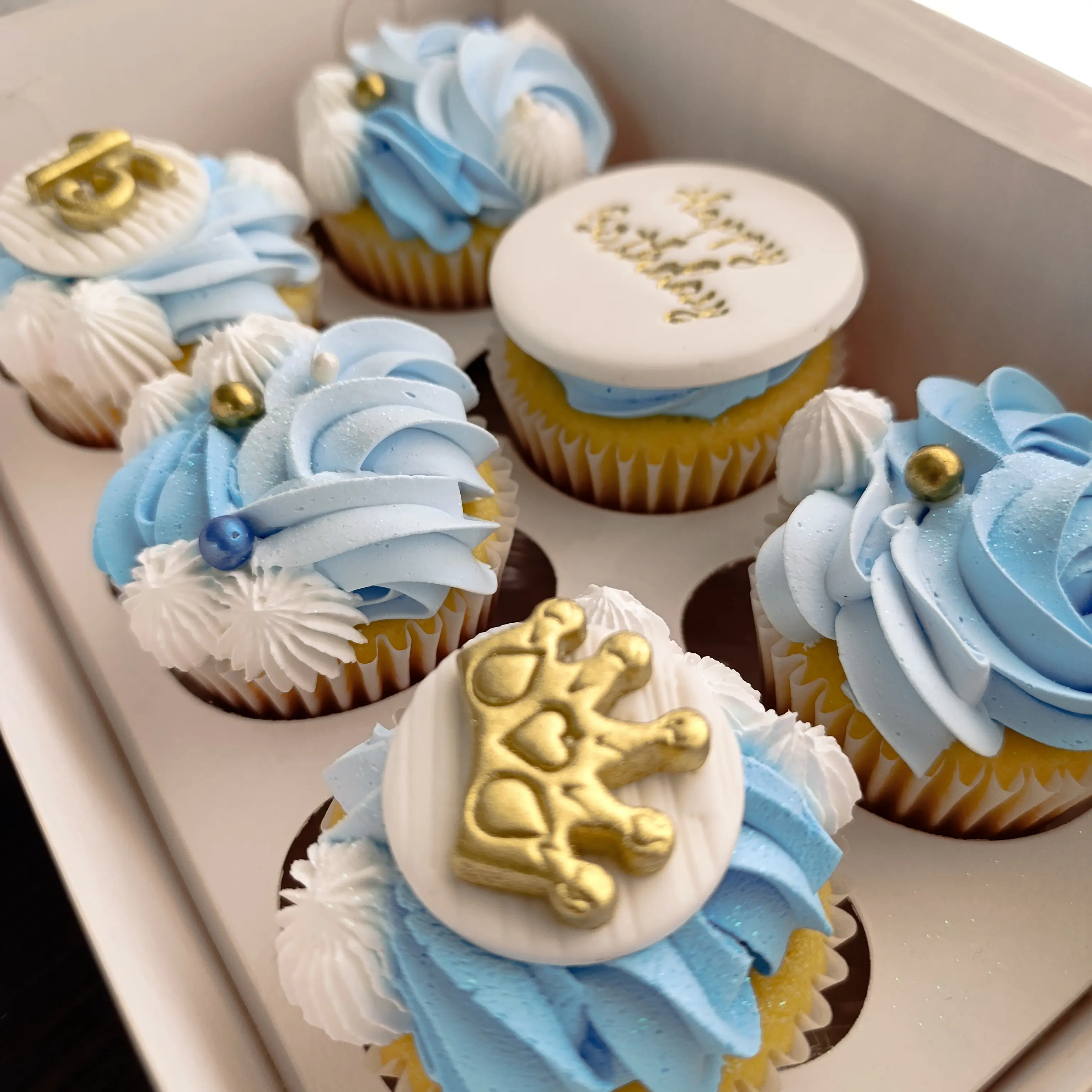 Cupcakes personalizados,decoracion Fondant y Crema, Elaborado por Pasteleria Capital Tarta 