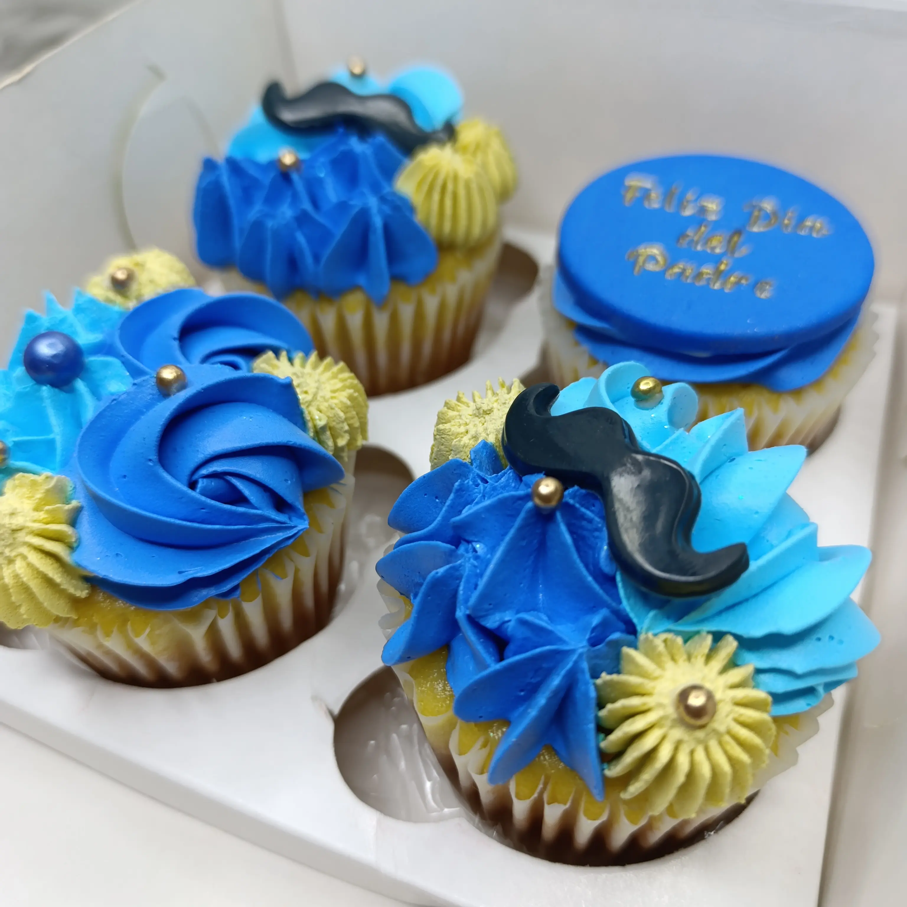 Cupcakes personalizados,decoracion Fondant y Crema, Elaborado por Pasteleria Capital Tarta 